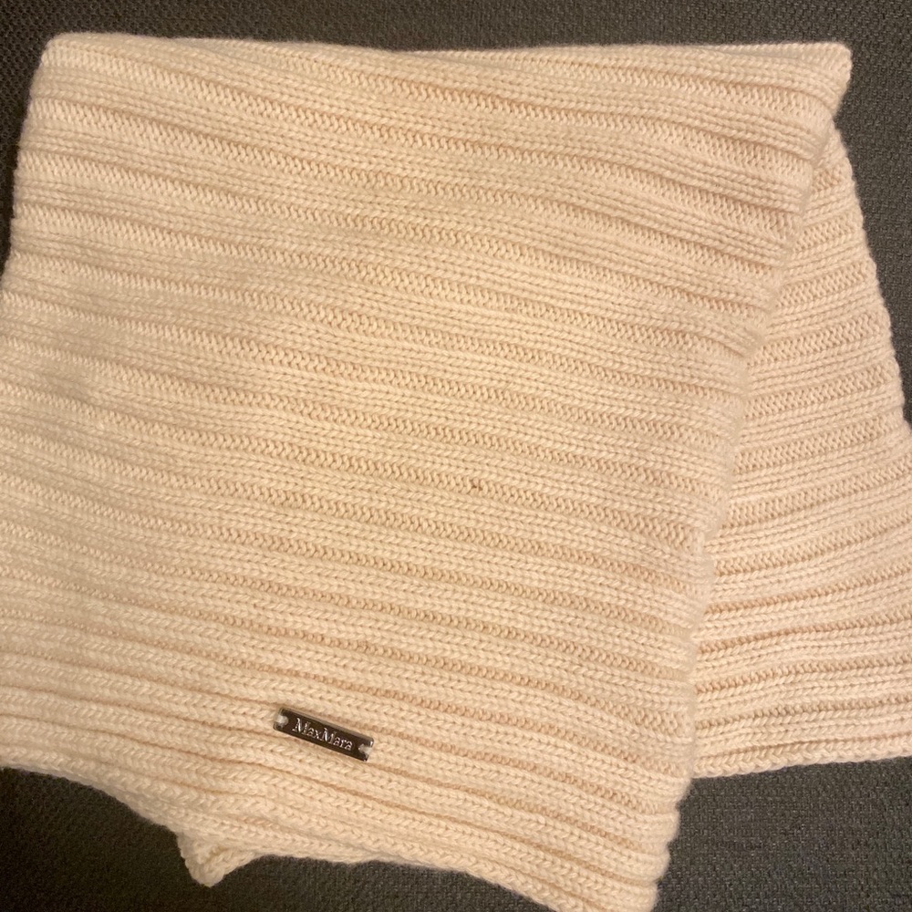 ❄️ MaxMara Cream White Turtleneck/Tube Scarf